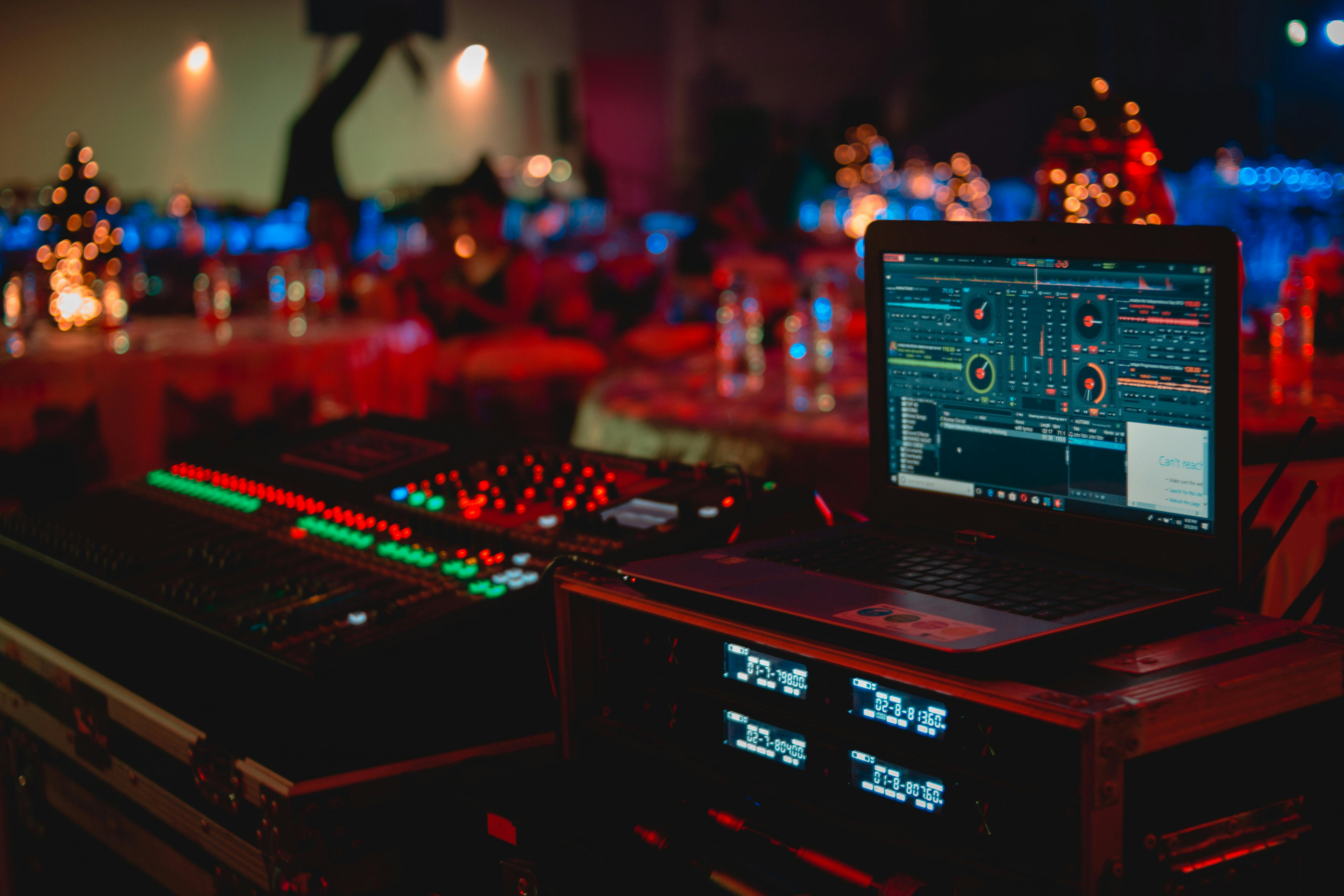 Live DJ Set